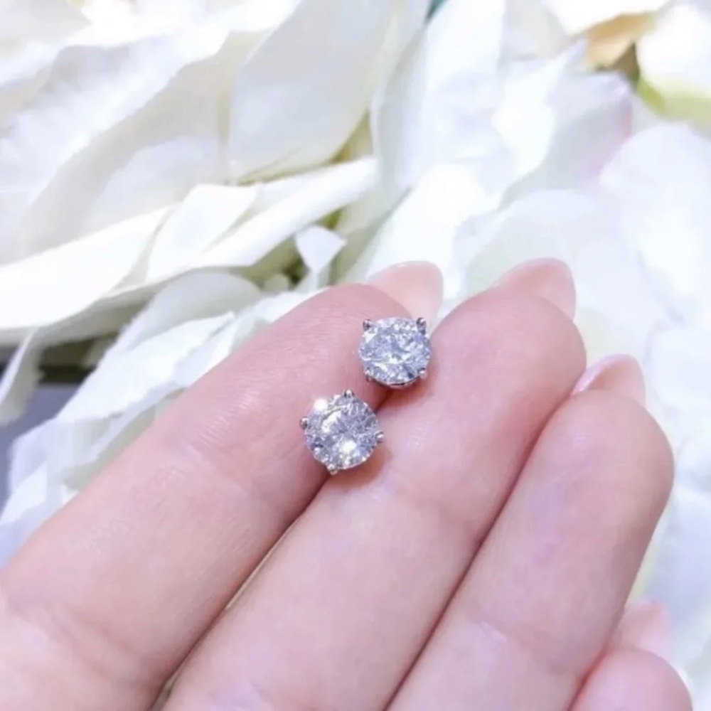 18K White Gold 7mm Diamond Stud Earrings